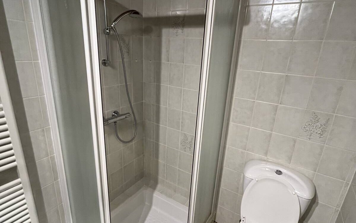 Salle de bain PMR : comment combiner accessibilit&eacute;, confort et esth&eacute;tique ? Illkirch-Graffenstaden